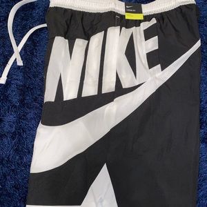 Size SMALL men Nike shorts